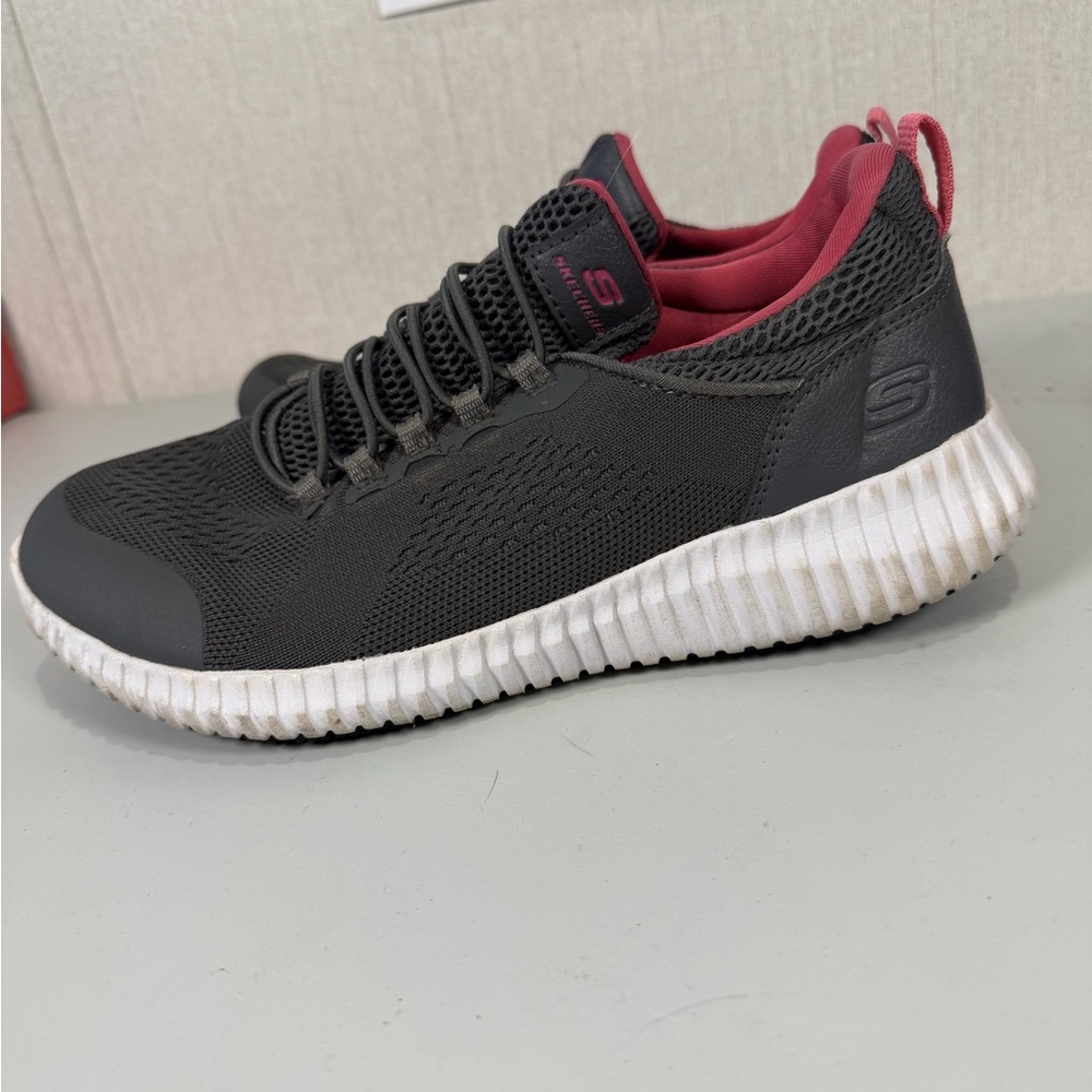 Skechers Black‎ Sneakers with Pink Lining
